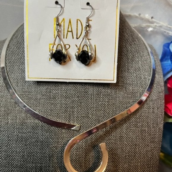 Albacore and Silver Lady in Waiting Pendant on Silver Choker with Earrings. - Picture 3 of 3